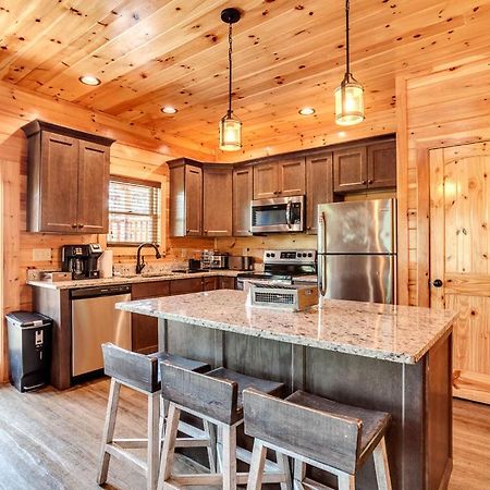 Gatlinburg Cabin With Private Hot Tub By Staycating Exterior foto