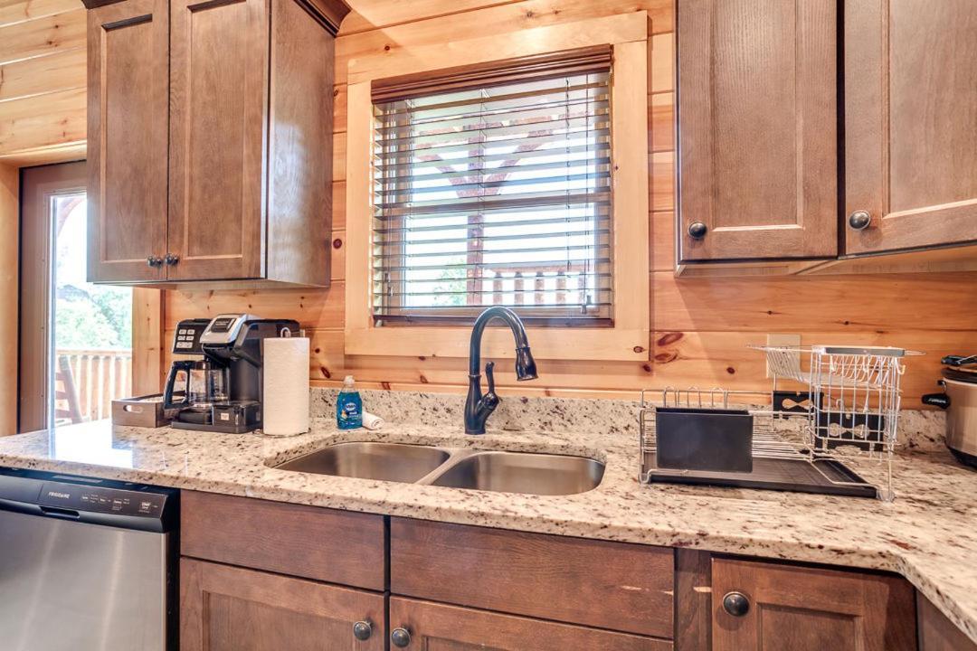 Gatlinburg Cabin With Private Hot Tub By Staycating Exterior foto